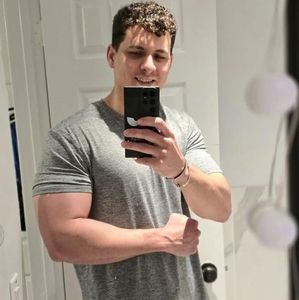 Meet your Posher, Adrián alberto